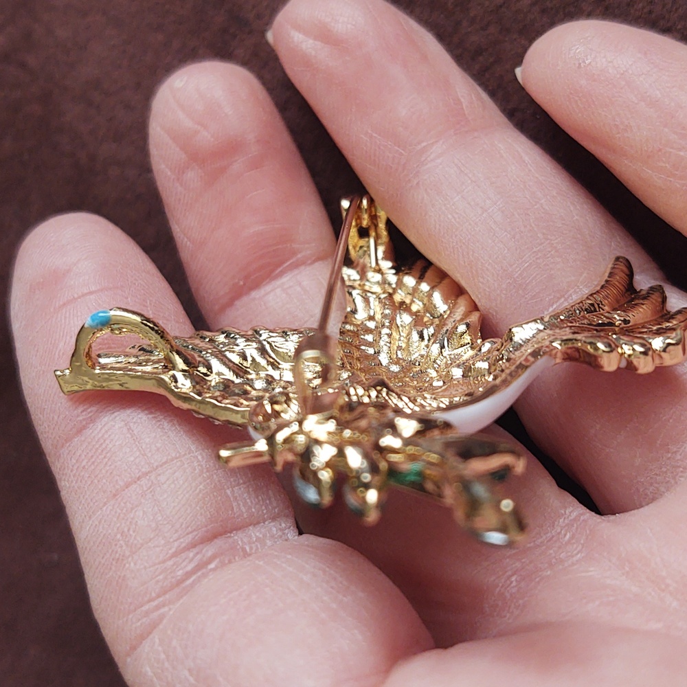 Elegant White and Gold Dove Brooch - Picture 3 of 3